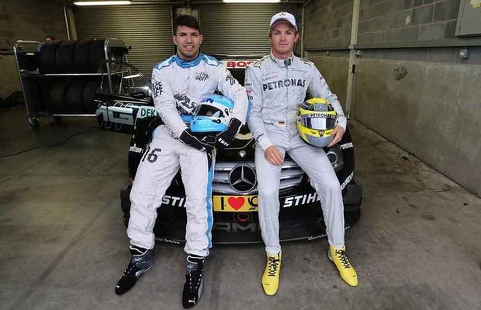 Agüero teve aula de pilotagem com Rosberg (Foto: Divulgação) — Foto: Auto Esporte