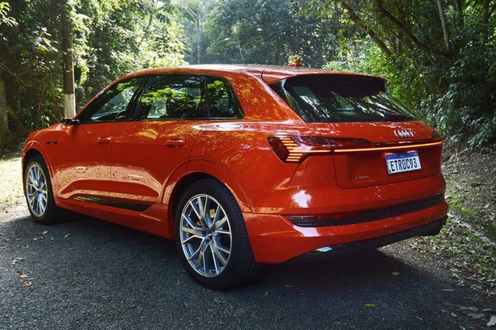 Traseira tem lanternas interligadas (Foto: André Schaun/Auto News Brasil ) — Foto: Auto Esporte