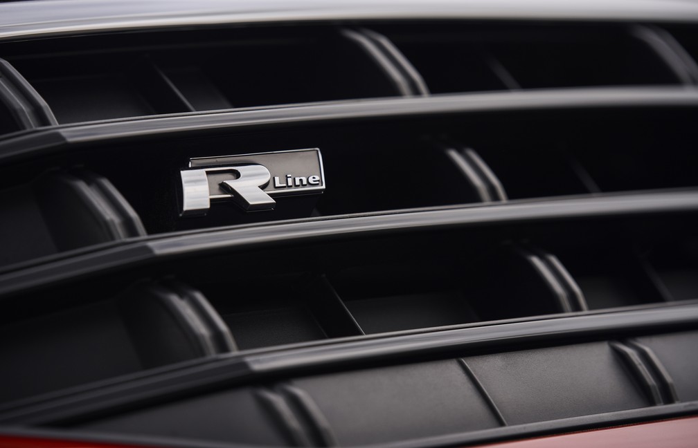 Jetta R-Line tem detalhes em preto fosco — Foto: Divulgação