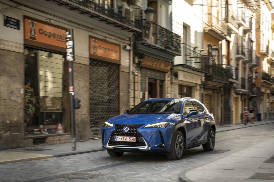 Lexus UX 300e é o primeiro elétrico da marca japonesa