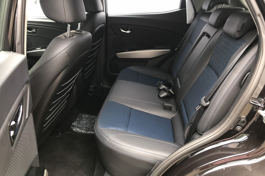 Espaço interno é um dos pontos positivos do SsangYong Tivoli — Foto: André Paixão/G1