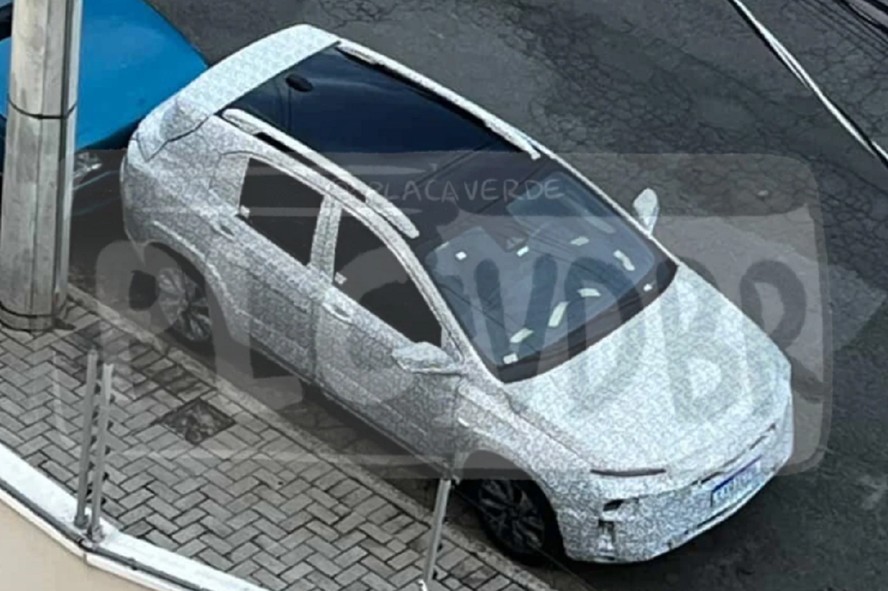 Flagra: SUV do Chevrolet Onix