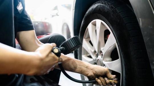 Rodar com os pneus murchos pode aumentar o consumo de combustível em até 50%