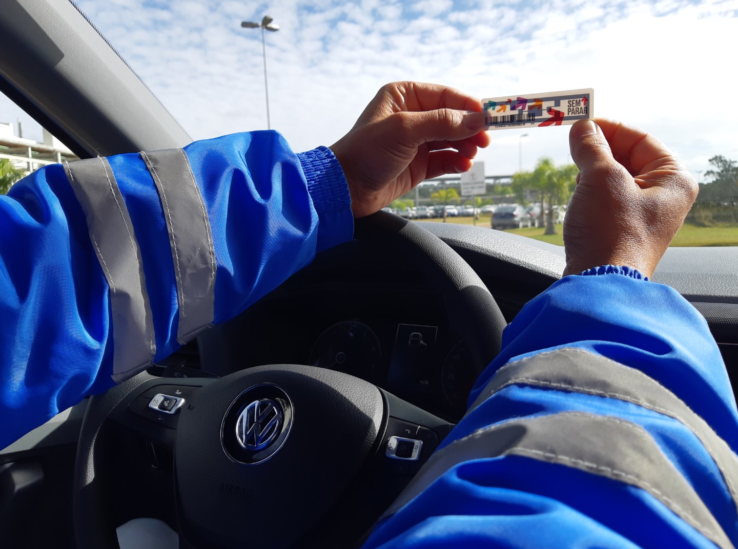 Tag de pedágio: por que é associada à placa e não ao CPF ou CNH
