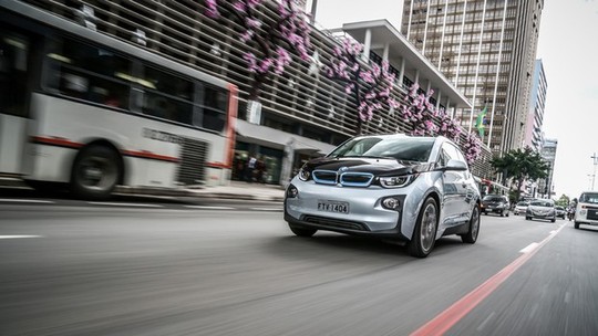 Após isenção de imposto, BMW i3 ganha desconto de até R$ 52 mil