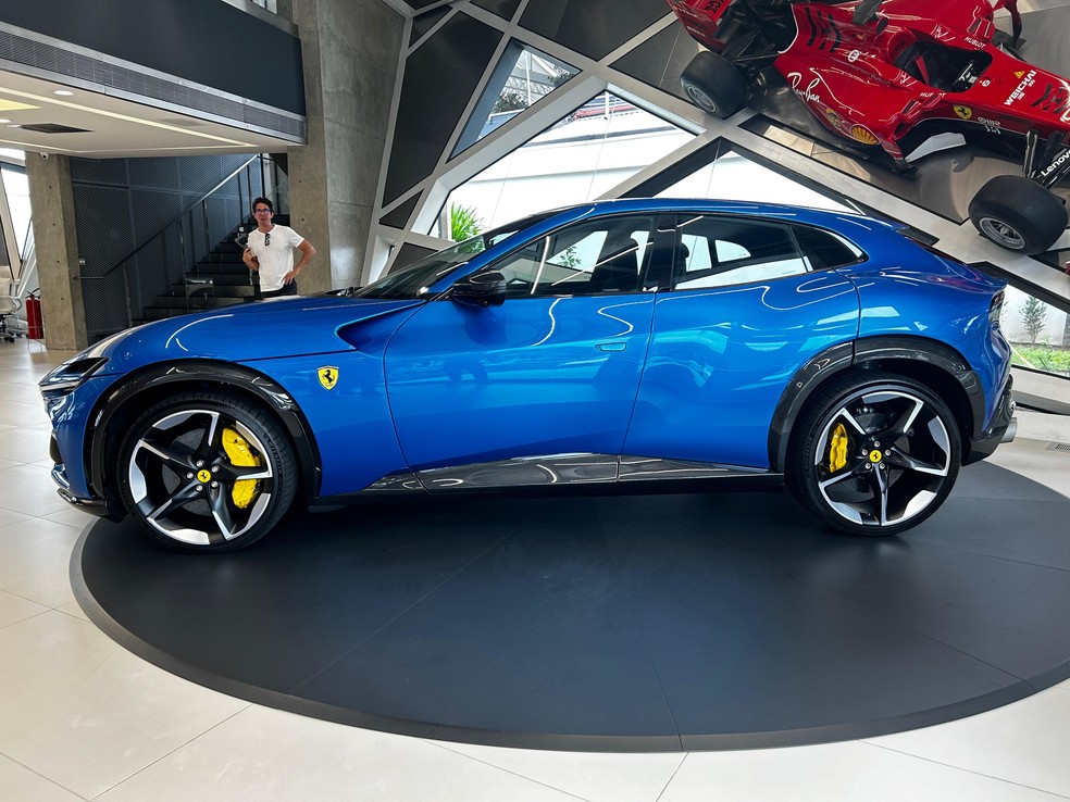 Ferrari Purosangue foi primeiro SUV lançado na história da marca e um sucesso em vendas — Foto: André Paixão/Auto News Brasil