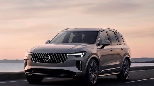 Volvo XC90 se renova para conviver com versão elétrica e vem ao Brasil