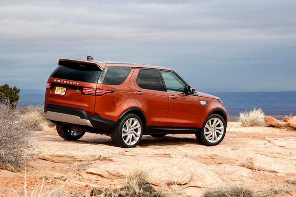 Lanternas horizontais em leds dão mais esportividade ao Land Rover Discovery 5 (Foto: Divulgação) — Foto: Auto Esporte