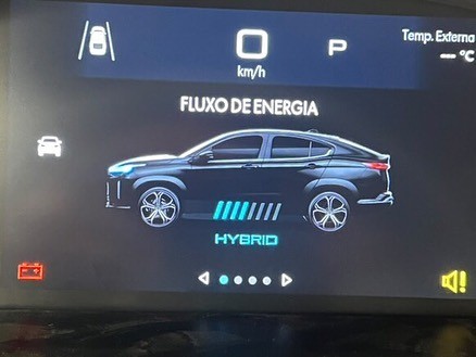 Painel do Fiat Fastback micro-híbrido vazado no Instagram