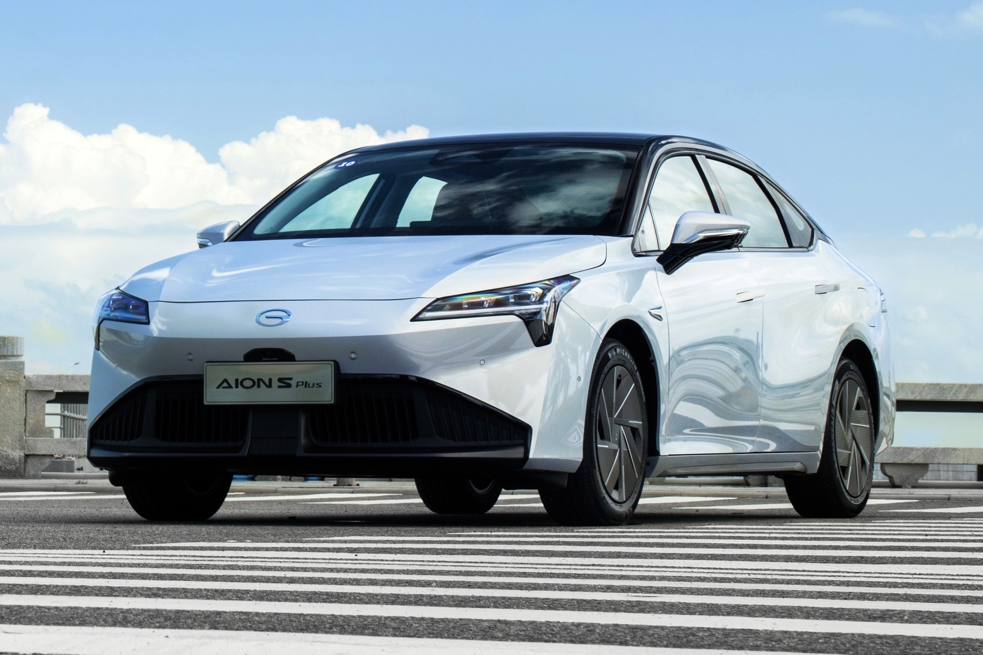 GAC: primeiros carros da marca chinesa chegam ao Brasil em abril