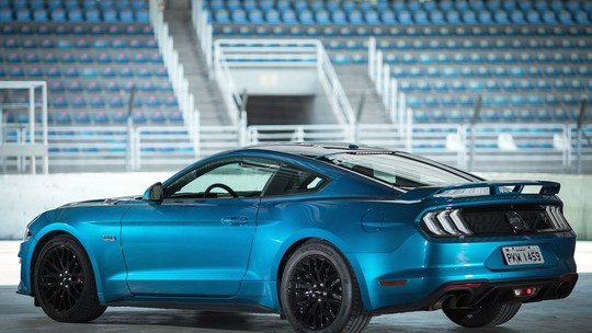 Ford Mustang fica mais equipado e R$ 16 mil mais caro na linha 2019