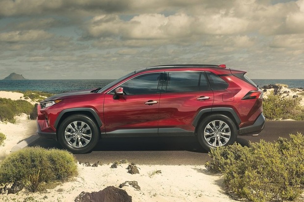 Vincos laterais têm o objetivo de alargar visualmente o RAV4 (Foto: Divulgação) — Foto: Auto Esporte