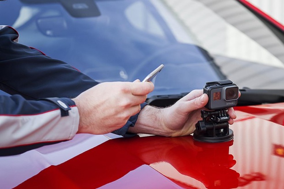 Câmera Go-Pro é compatível com o F-Type graças ao app ReRun (Foto: Divulgação) — Foto: Auto Esporte