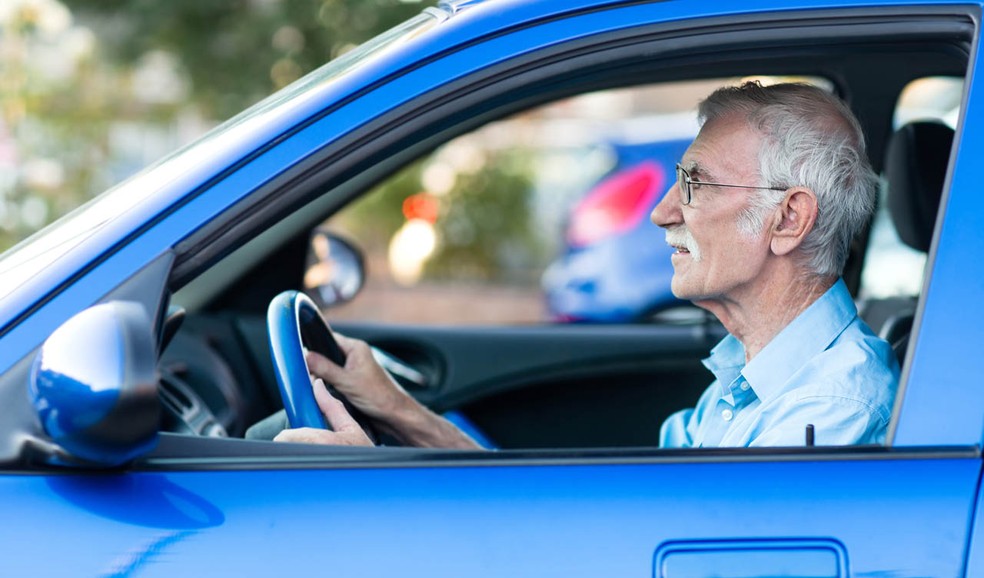 Com novo Projeto de Lei, motoristas a partir dos 50 anos terão 50% de desconto nas taxas de renovação da CNH; a partir dos 70 anos, o desconto aumenta para 70% — Foto: Divulgação