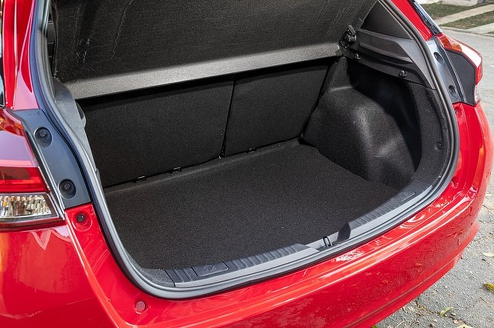 Yaris hatch fica na média com 310 litros no bagageiro (Foto: Leo Sposito/Auto News Brasil) — Foto: Auto Esporte