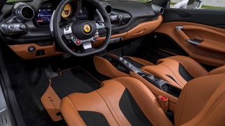 Ferrari F8 Spider interior — Foto: Divulgação