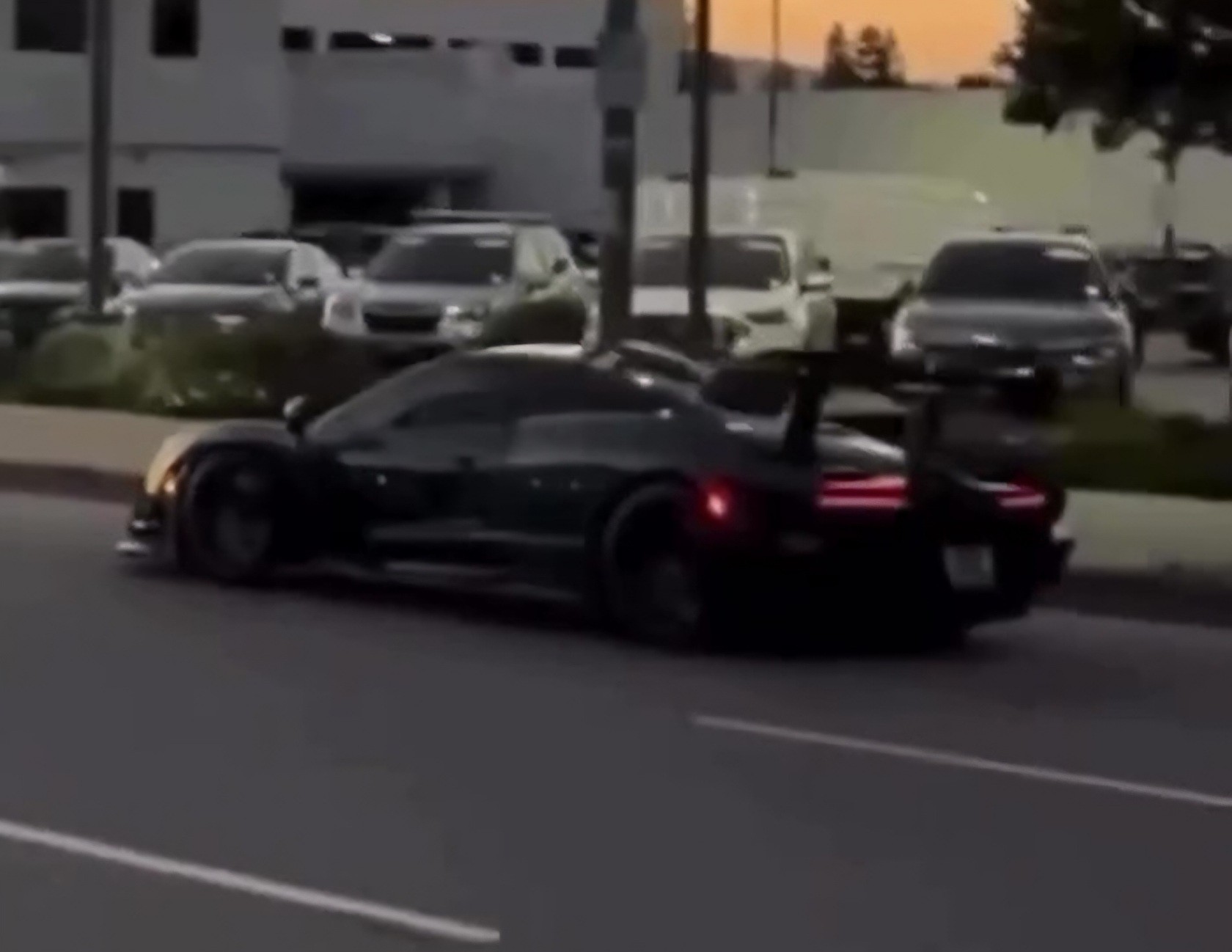 McLaren Senna de R$ 8 milhões sofre acidente bizarro nos EUA; assista