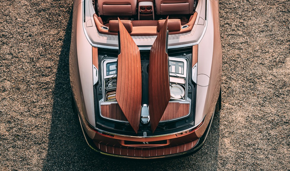 Rolls-Royce Boat Tail tem traseira inspirada nos iates de luxo - exemplar tem kit de piquenique com peças banhadas a ouro rosa — Foto: Divulgação