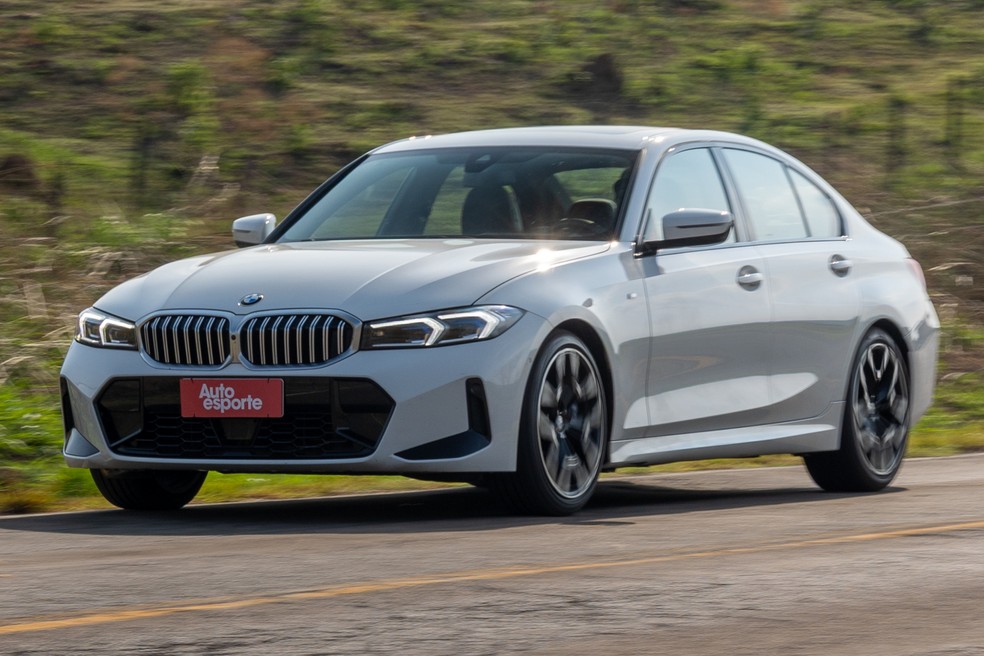 BMW 320i é mais confortável que o concorrente A5 — Foto: Renato Durães/Auto News Brasil