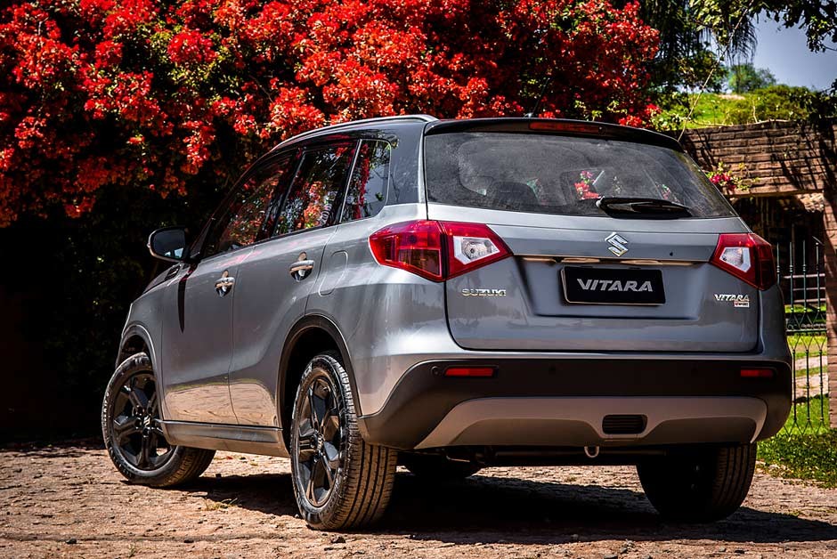 A traseira do Vitara é mais conservadora do que a porção dianteira
