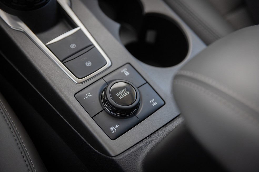 Seletor do modos de condução giratório permite alterar a dinâmica do Bronco Sport — Foto: Divulgação