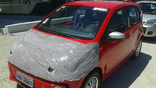 VW up! é fotografado em apresentação a concessionários