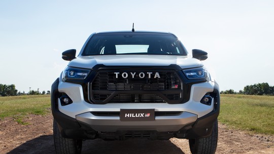 Nova Toyota Hilux será híbrida e terá nova geração em 2026