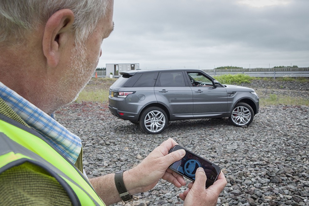 Land Rover Range Rover equipado com controle via celular (Foto: Jaguar Land Rover) — Foto: Auto Esporte