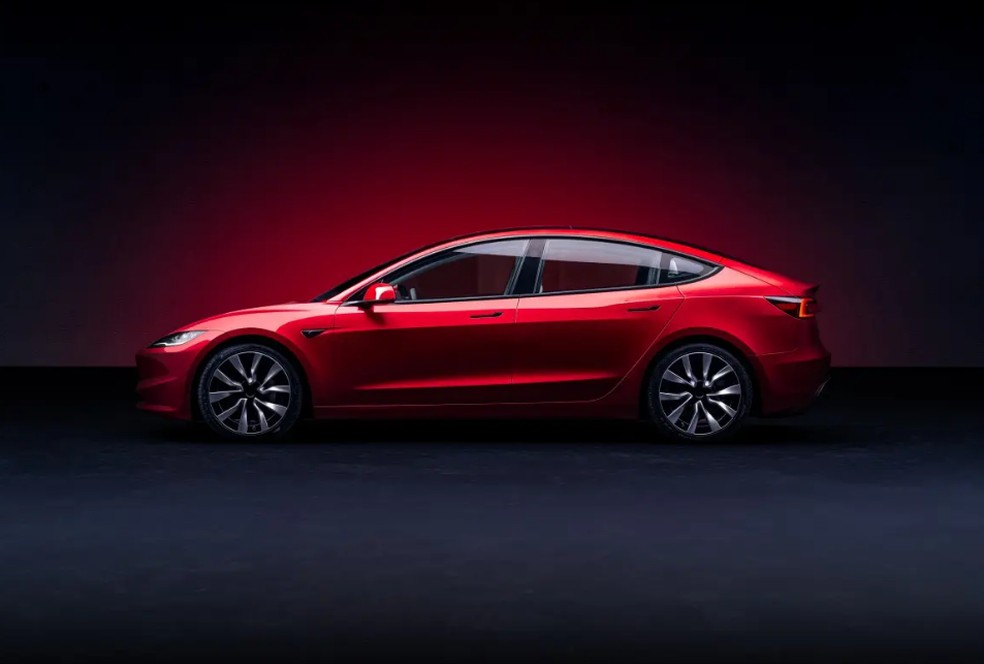 Tesla Model 3 2024 estreia reforços de suspensão e chassi — Foto: Divulgação
