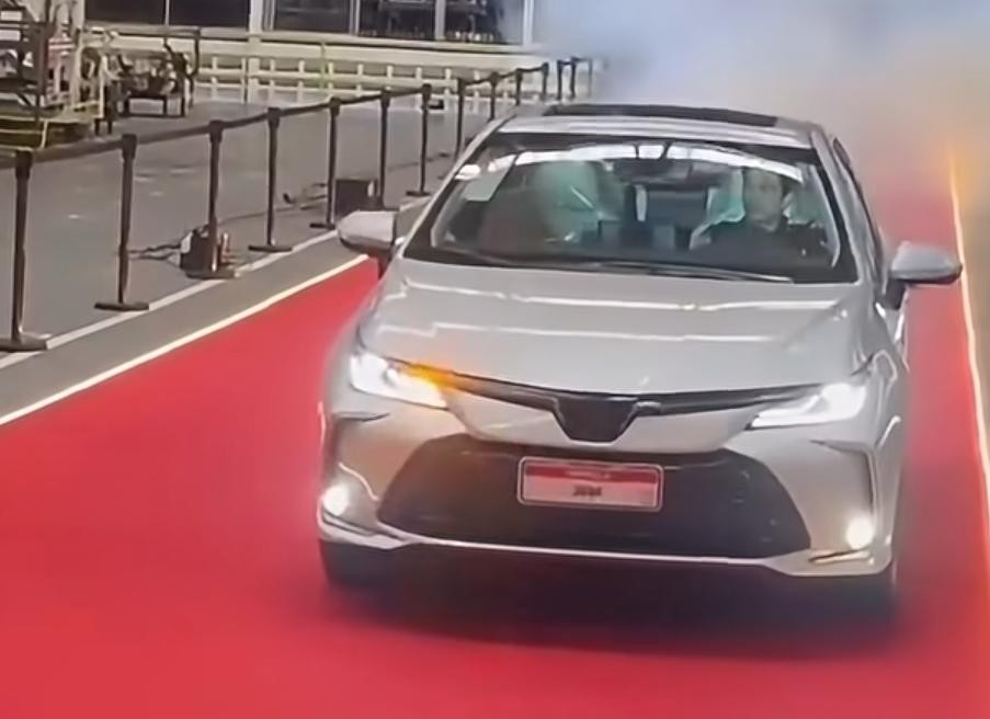 Toyota produz último Corolla em fábrica que fez o sedã por 28 anos