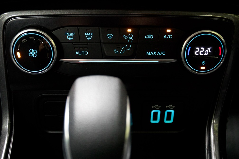 Painel de controle do Ford EcoSport — Foto: Marcelo Brandt / G1
