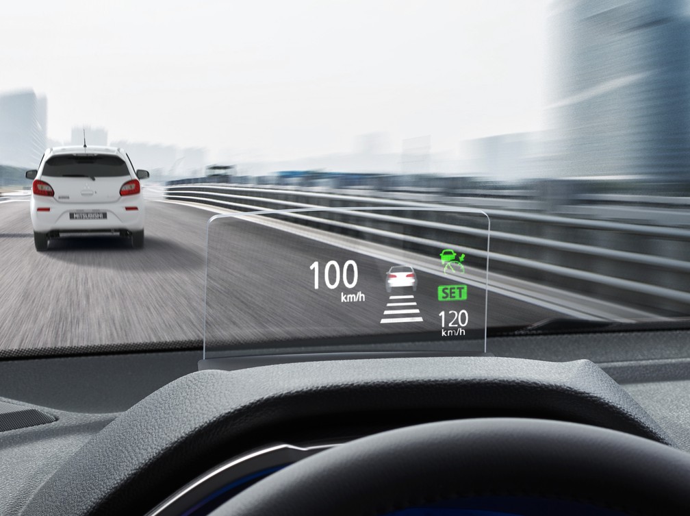 Sistema de head-ip display do Mitsubishi Eclipse Cross — Foto: Mitsubishi/Divulgação