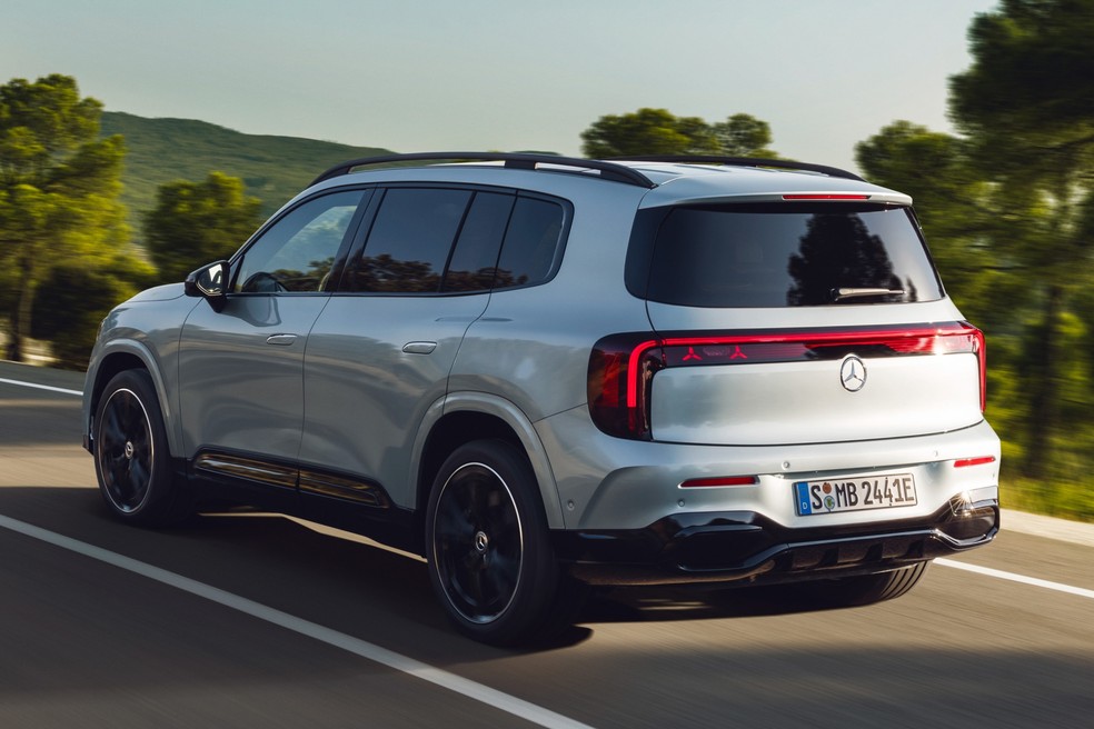 Novo Mercedes-Benz GLB tem pequenas lâmpadas com formato de estrelas na lanterna — Foto: Divulgação