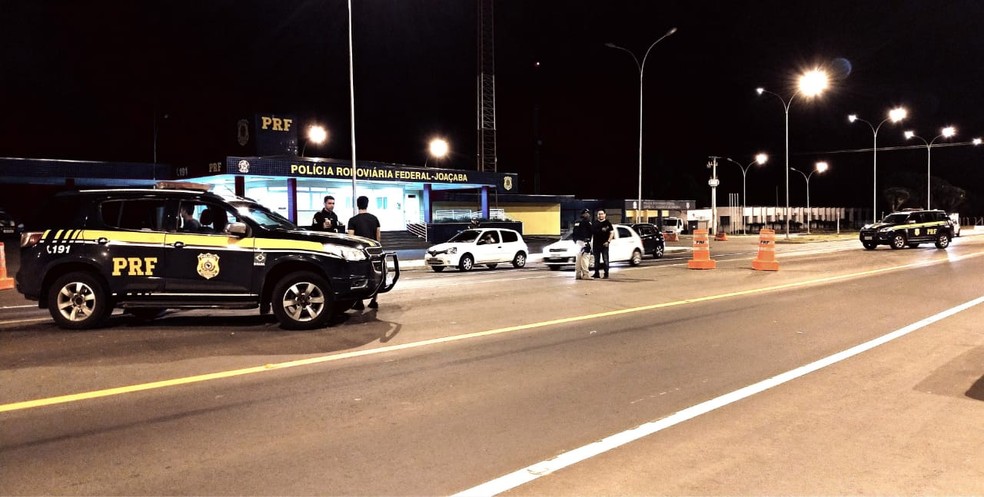 Fiscalização no posto da Polícia Rodoviária Federal de Joaçaba durante o carnaval — Foto: PRF/ Divulgação