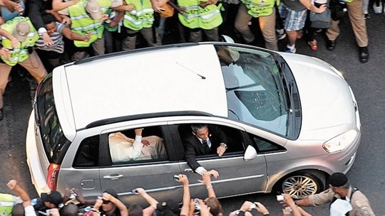 Papa Francisco trocou carro de luxo por Fiat de R$ 29 mil em visita ao Brasil