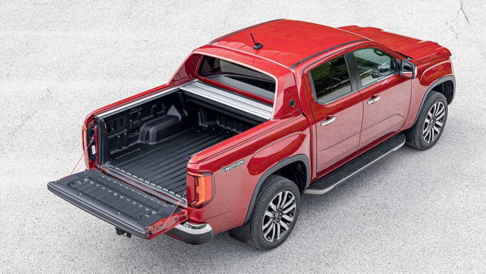 Volkswagen Amarok pode levar cargas de até 1,1 tonelada — Foto: Divulgação