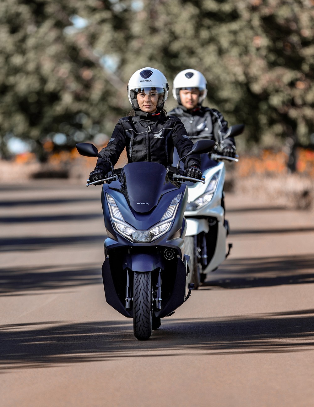 Honda PCX 2023 troca de geração, muda o motor e chega aos 45 km/l