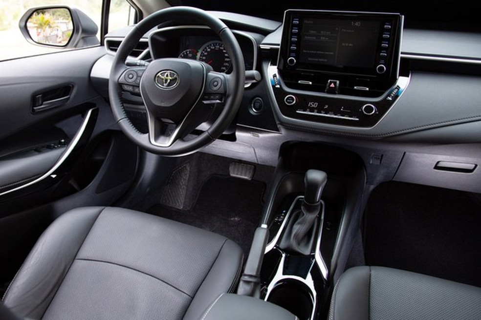 Painel conta com porções macias, mas a central poderia ser melhor integrada (Foto: Fabio Aro/Auto News Brasil) — Foto: Auto Esporte