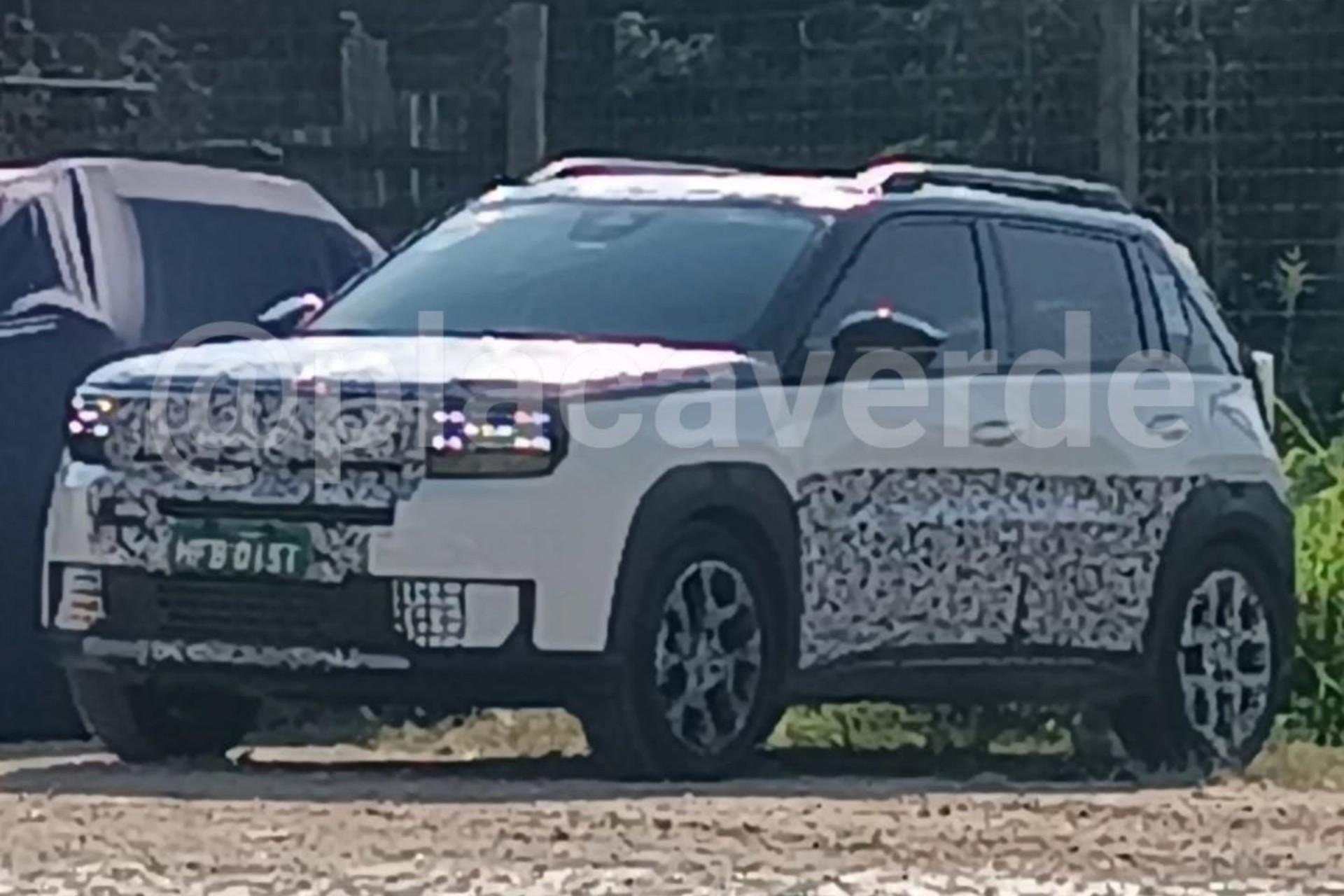 Flagra: novo Fiat Argo X mostra o que será diferente do Panda