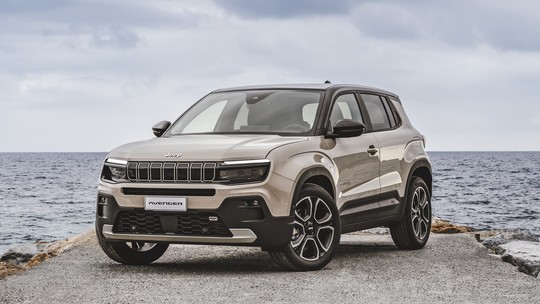Jeep Avenger 4xe estreia motor híbrido com tração 4x4 e chega em 2025
