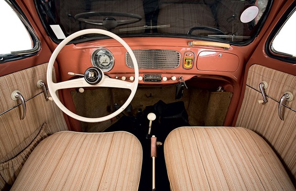 Volkswagen up! e Fusca 1956 (Foto: Fabio Aro / Auto News Brasil) — Foto: Auto Esporte