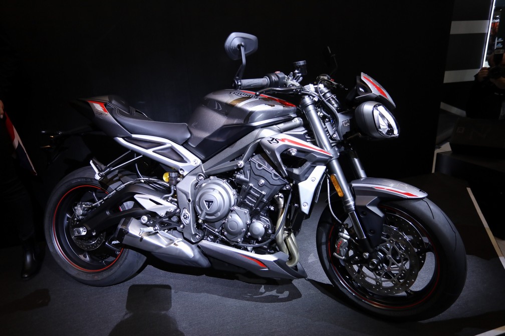 Triumph Street Triple RS é lançada no Salão Duas Rodas — Foto: Fabio Tito/G1