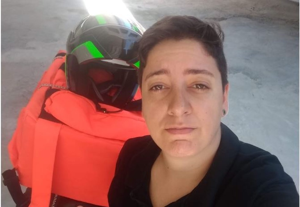 Alice Rebello, de 30 anos, faz entregas há 5 anos no Rio de Janeiro — Foto: Arquivo Pessoal