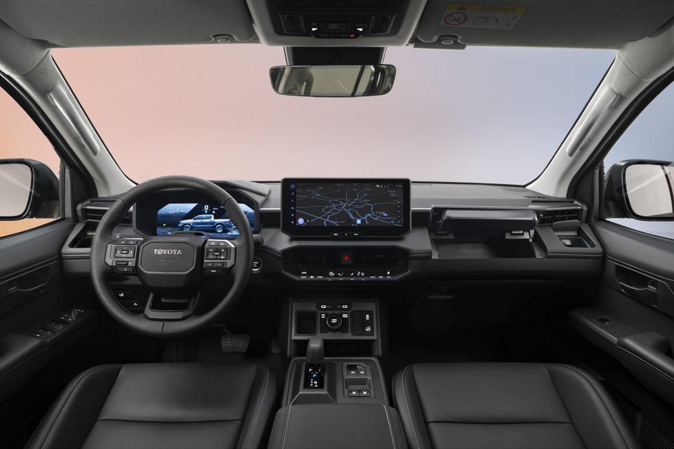 Nova Toyota Hilux exibe painel mais arrojado e inspirado nos SUVs da marca  — Foto: Divulgação