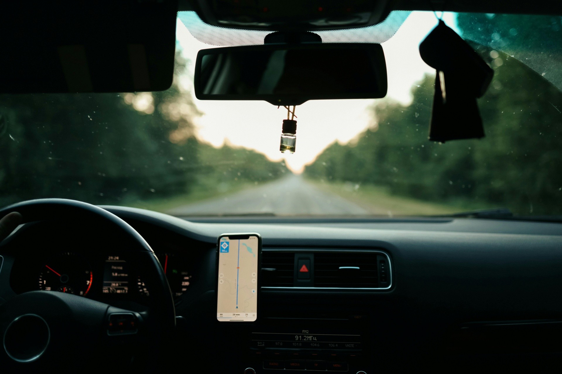 6 aromatizadores de carro para perfumar a cabine e evitar o mau cheiro
