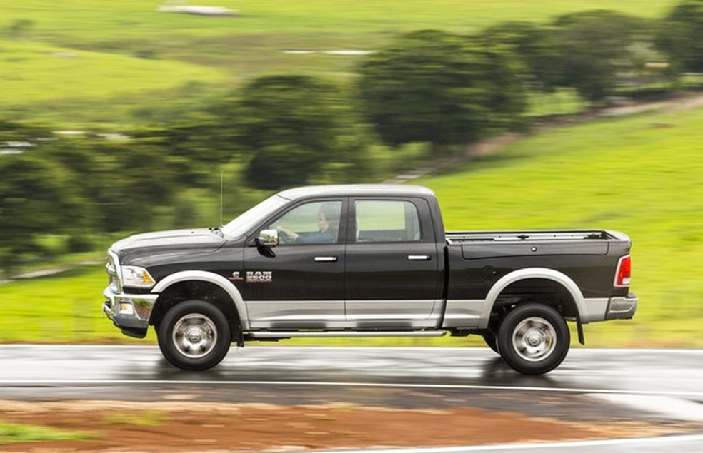 A pintura em dois tons é uma novidade da linha 2016 da RAM 2500 (Foto: Divulgação) — Foto: Auto Esporte