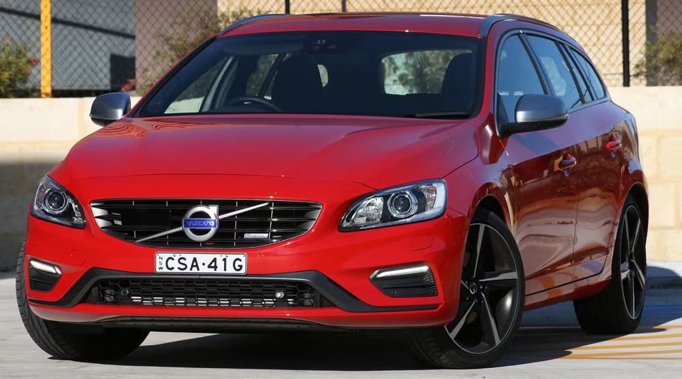 A perua Volvo V60 R-Design 2.0 2014 era sueca, mas tinha a elegância das alemãs — Foto: Divulgação