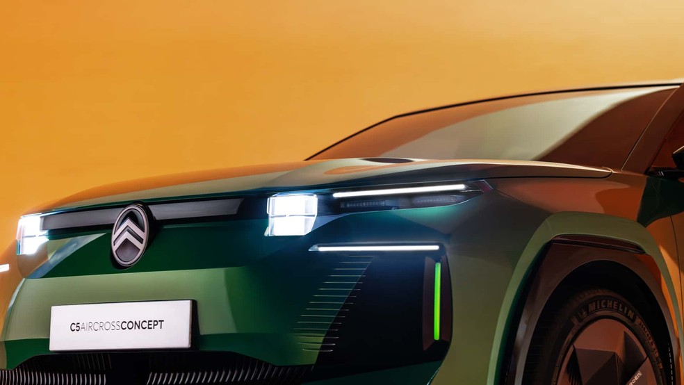Detalhe do novo logotipo do Citroën C5 Aircross — Foto: Divulgação