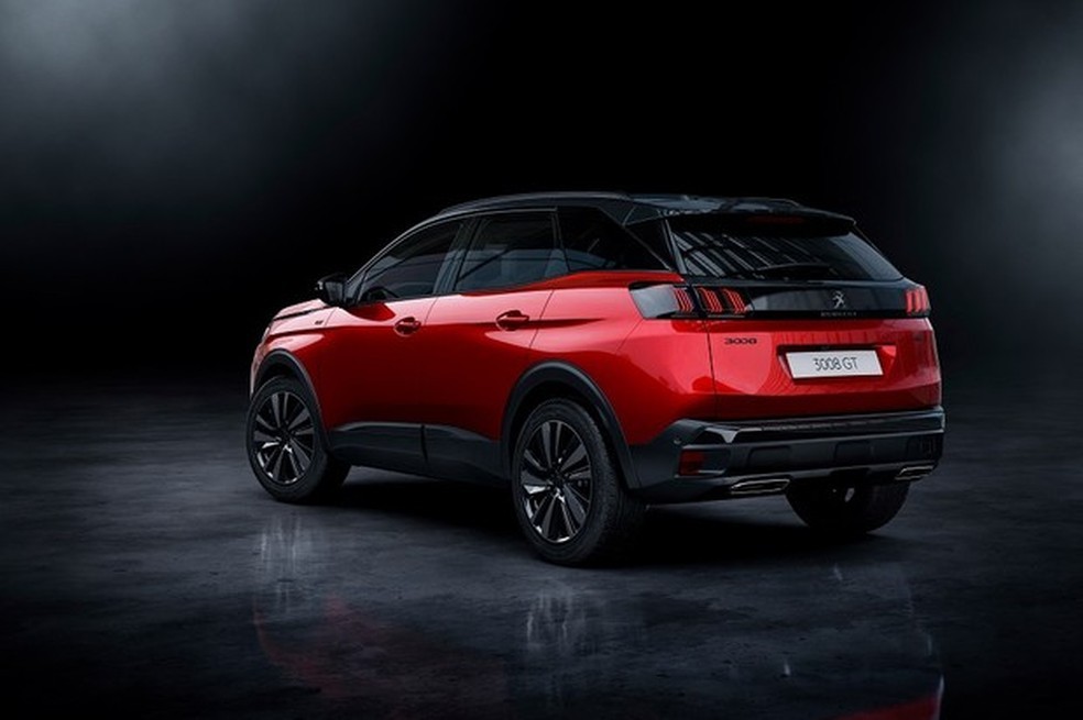 Peugeot 3008: a traseira manteve a "régua" preta que liga as lanternas — Foto: Divulgação