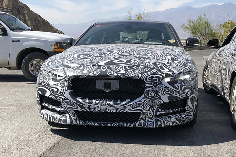 As saídas de ar deixam de ser arredondadas,; o formato da grade se mantém (Foto: Automedia) — Foto: Auto Esporte